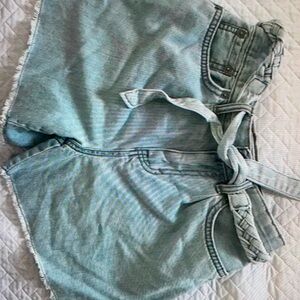 Girls Levi’s Light Blue Jean skirty shorts with belt